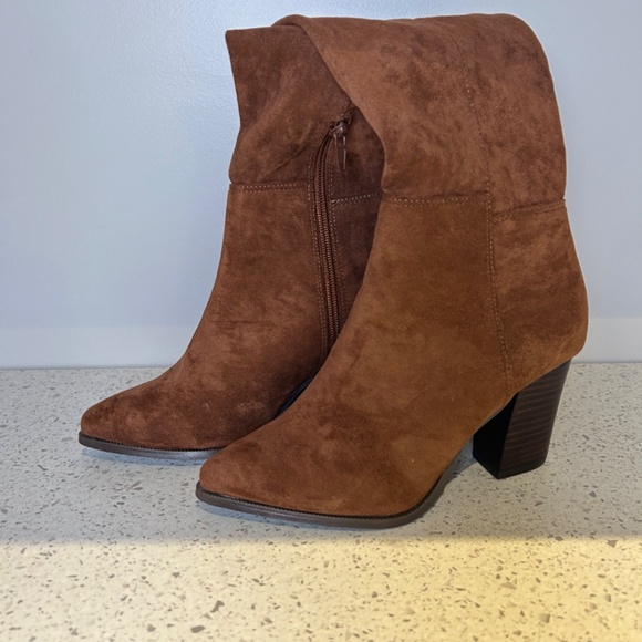 New Thigh High Brown Suede Boots - Picture 3 of 5